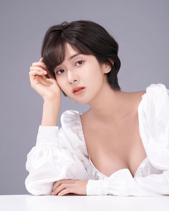 Many fans even call her the 'fairy sister'