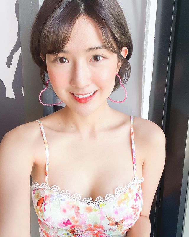 Besides her beauty, the streamer has an incredibly sweet singing voice