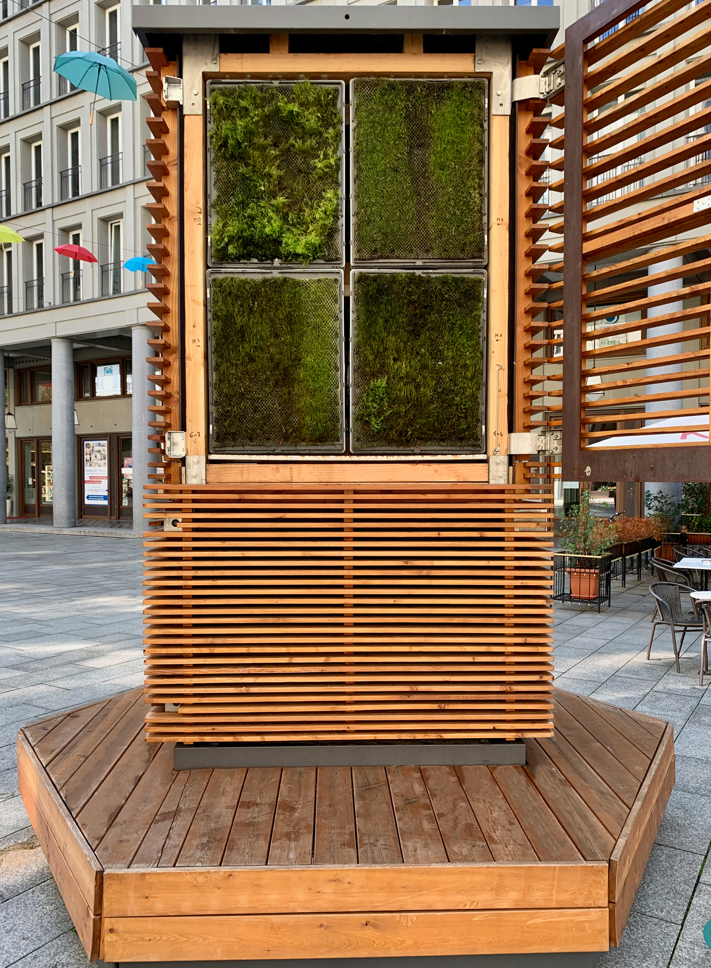 CityTree moss air filter bench in city park