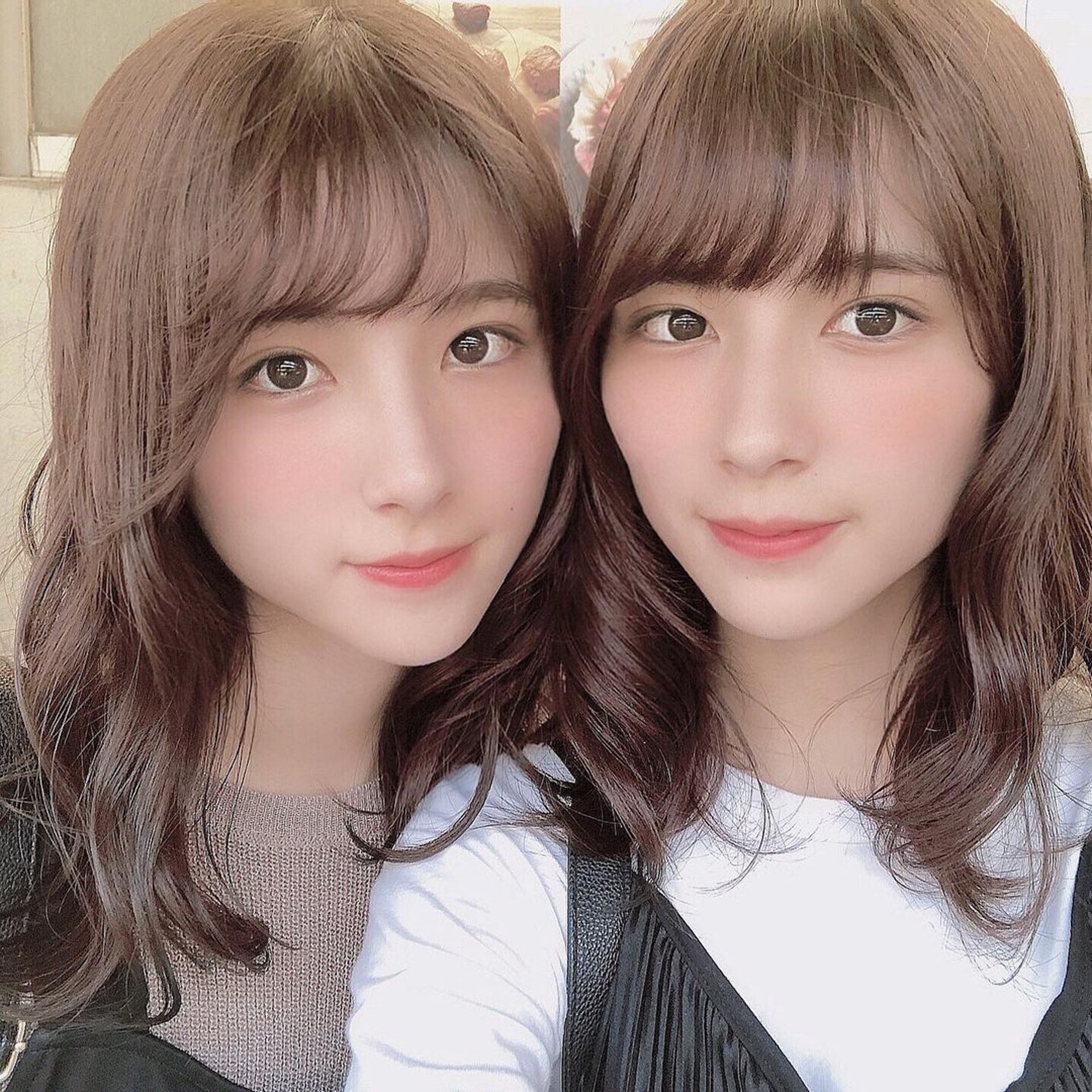 Stunning Twin Hot Girls Take the Internet by Storm 6 It’s honestly pretty tough to tell them apart