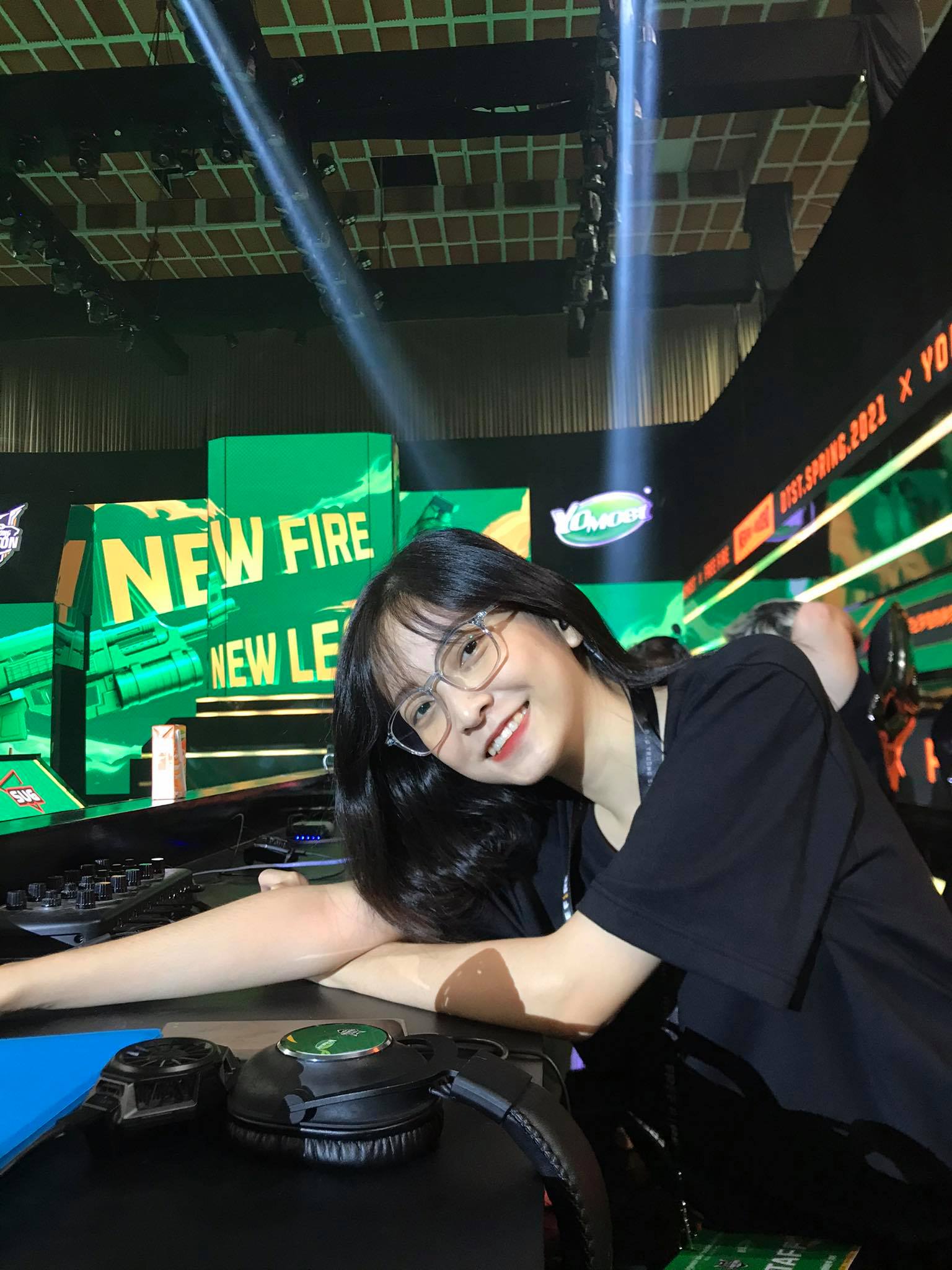 After gaining recognition at the ĐTDV Finals, the third-year student feels lucky to be loved by many. Her daily life remains normal, but she’s received more attention on social media.