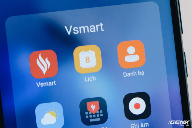 BKAV CEO Talks Bphone Icons and Design Breakthroughs 2 Contact app icon from VOS used by Vsmart, compared by Quảng