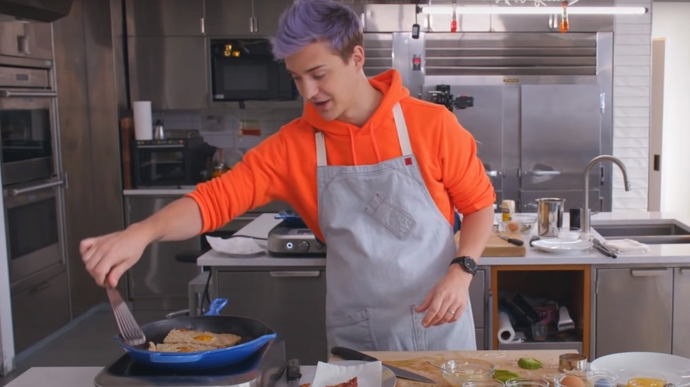 Hilarious Fails from Ninja, Shroud, and Top Streamers 2 Ninja struggling to make a sandwich