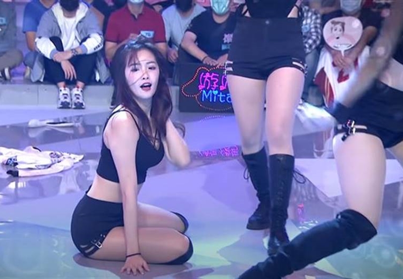 Fei Fei’s Epic On-Air Fall Sparks Viral Fame 4 Her beautiful moment sitting back up