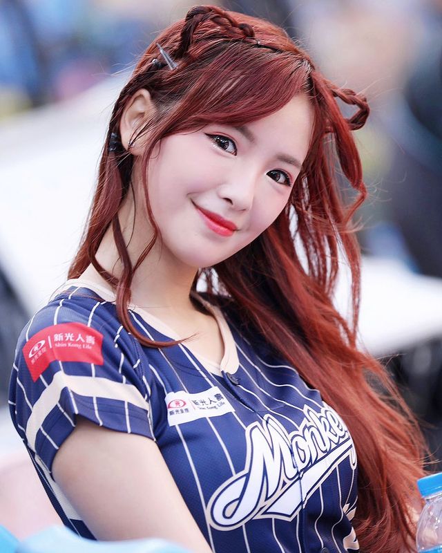 Fei Fei’s Epic On-Air Fall Sparks Viral Fame 6 Her follower count skyrocketing