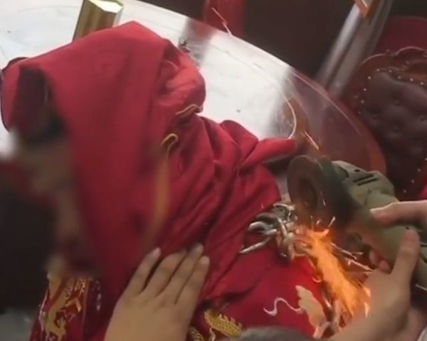 Close-up of the tough rescue process