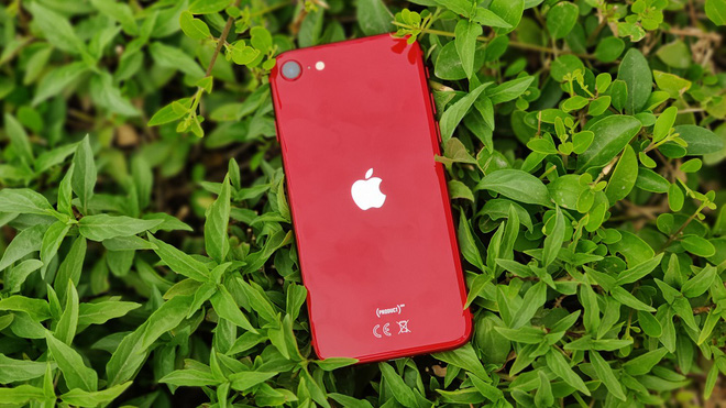 Before the iPhone 12 Mini, Apple already had a powerful small smartphone!