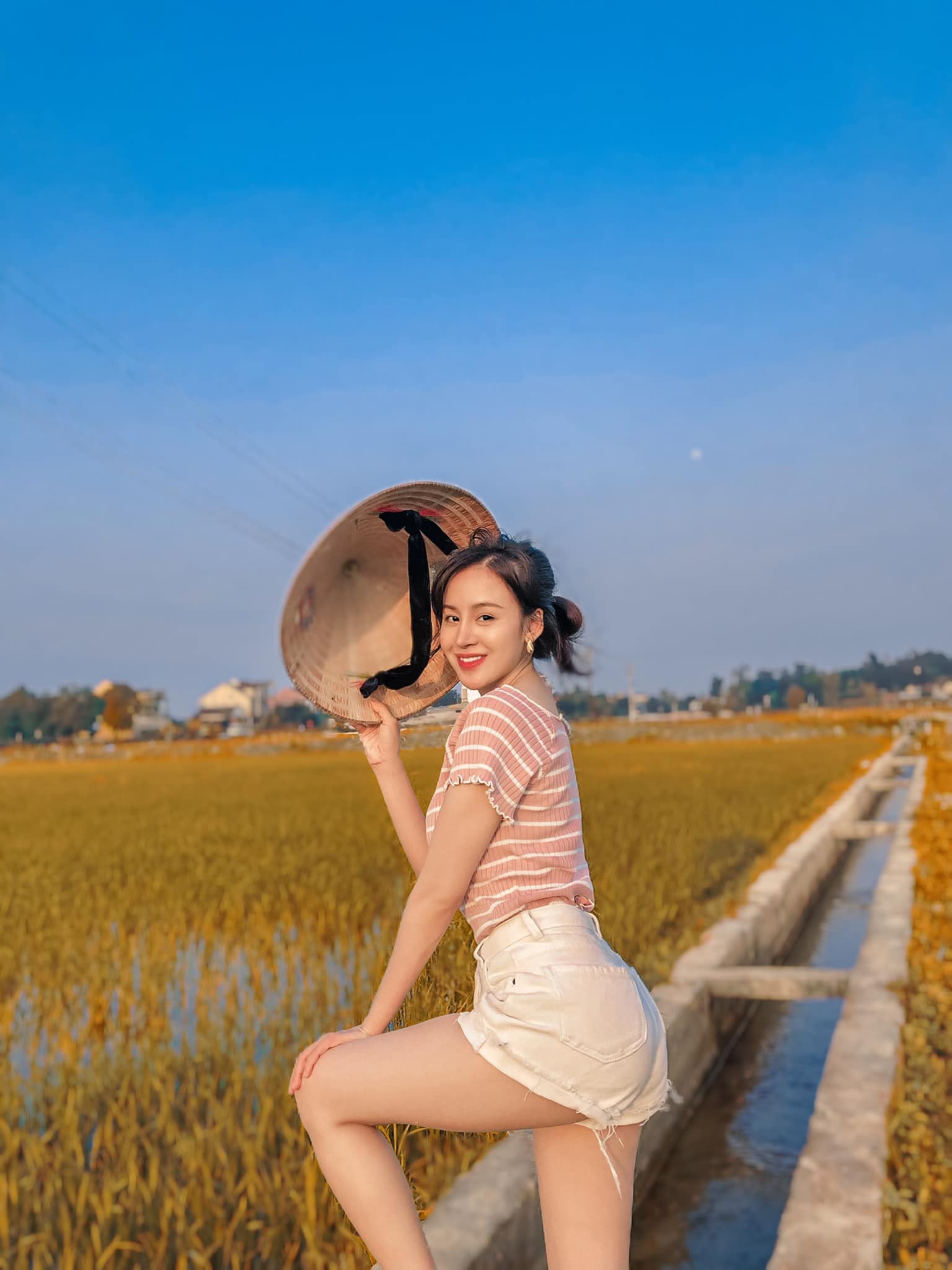 Bà Tưng current photo 5