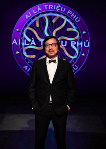 Nam Blue Gets Huge Donation, Host Cù Trọng Xoay Jokes About Streaming 4 Cù Trọng Xoay hosting Ai Là Triệu Phú