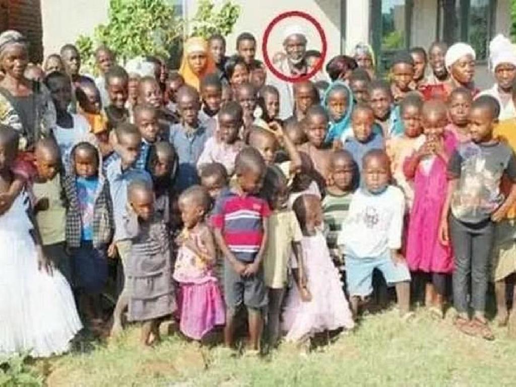 66-Year-Old Man with 16 Wives Dreams of 100 Wives and 1000 Kids 1 Niandoro and his 'small' family