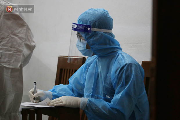 Healthcare workers conducting epidemiological investigations (Photo: Dang Thuy)