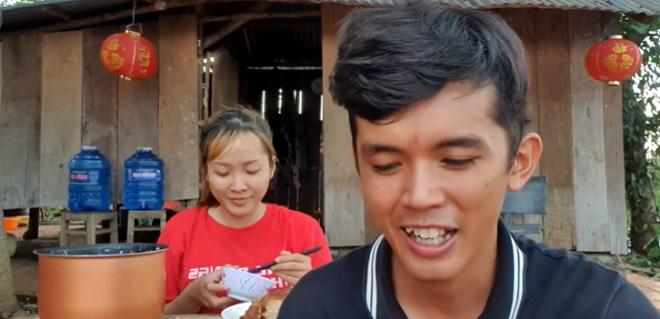 Life After Marriage for YouTubers Lộc Fuho and Sang Vlog 6 He still lives in a somewhat rundown house after marriage
