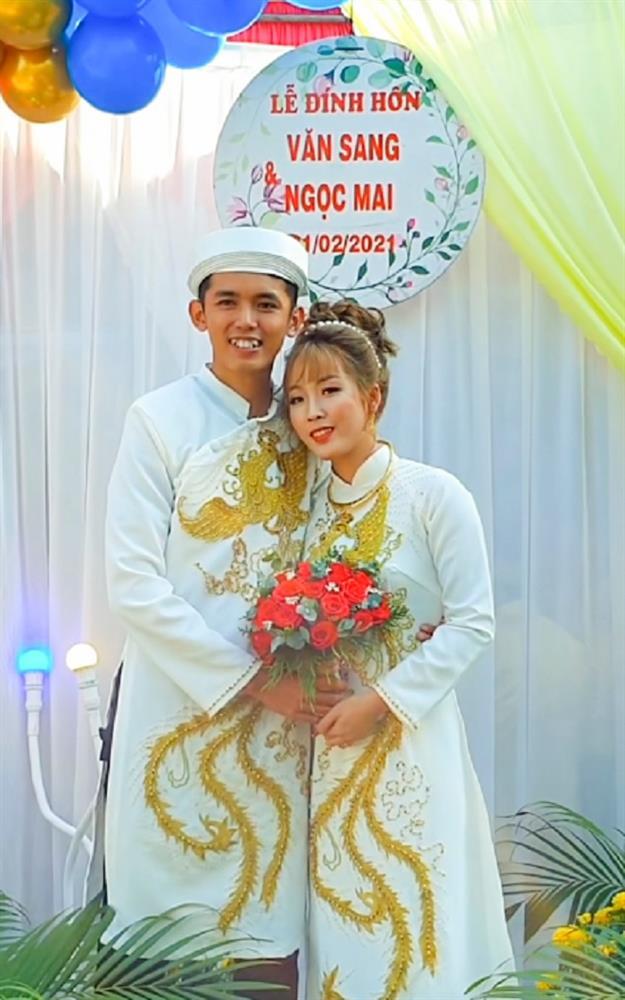 Life After Marriage for YouTubers Lộc Fuho and Sang Vlog 5 Sang Vlog and his wife at their wedding