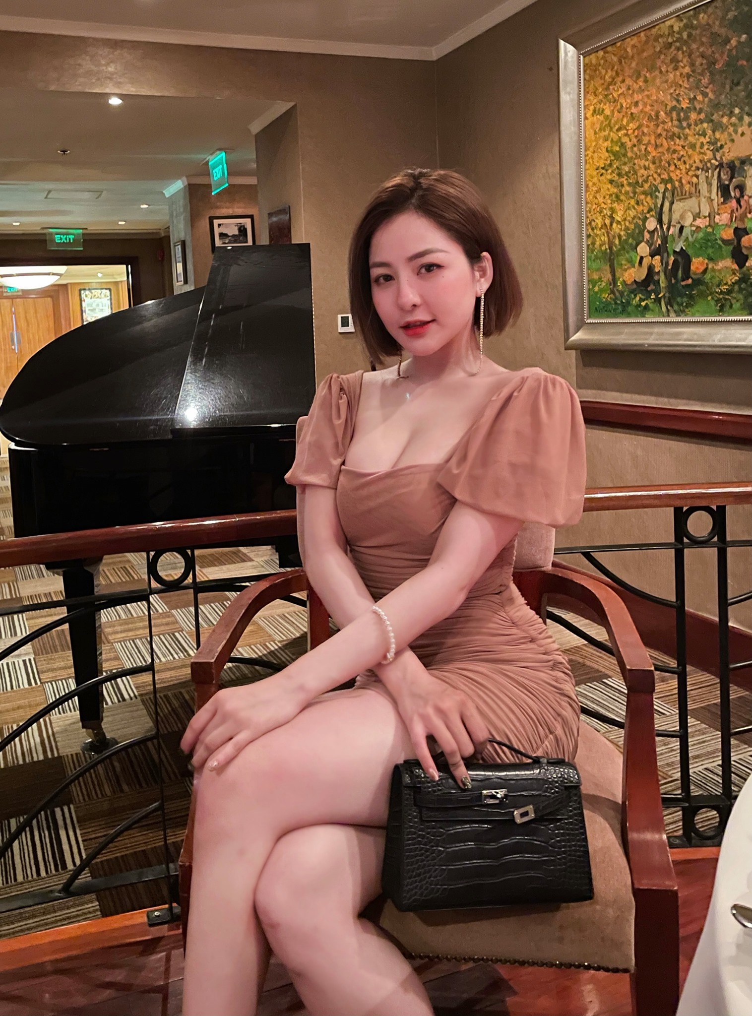 Tram Anh Opens Up About Past, Single Life, and Luxury Gifts 3 Tram Anh with luxury bags