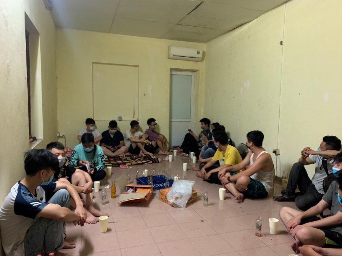Dozens of gamers hide in a locked room.