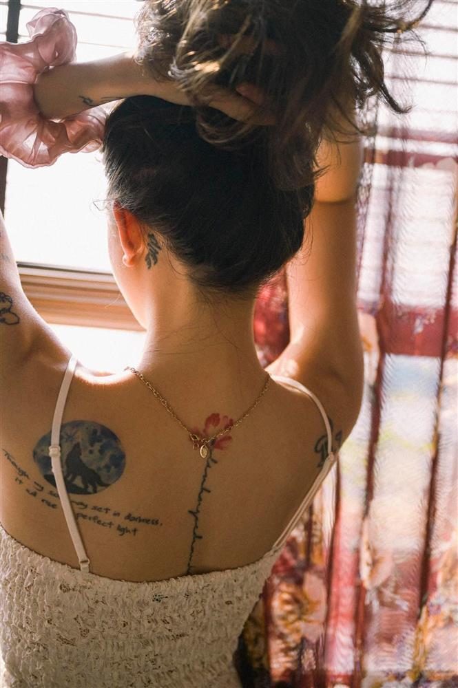 Linh Ngọc Đàm's artistic tattoos