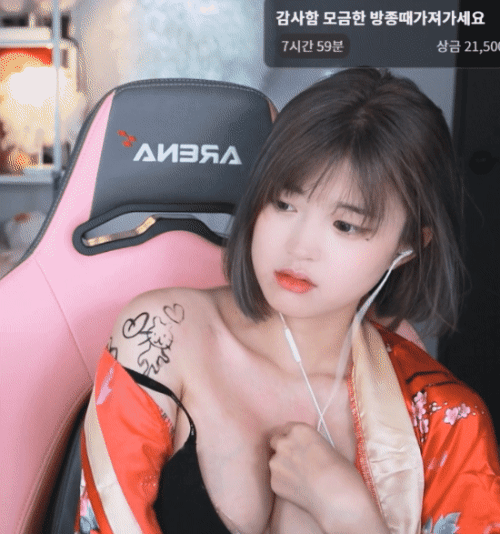 Moon-wol quickly gained fame after moving to AfreecaTV