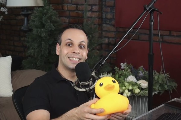YouTuber Smashes MacBook to Teach Free Repair Skills 1 Louis Rossmann - the YouTuber in the story