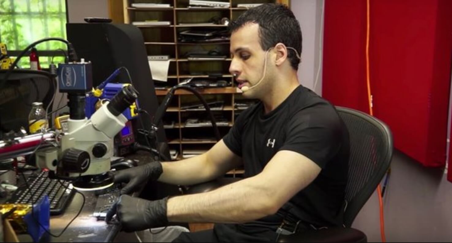 YouTuber Smashes MacBook to Teach Free Repair Skills 3 He pays close attention to every detail