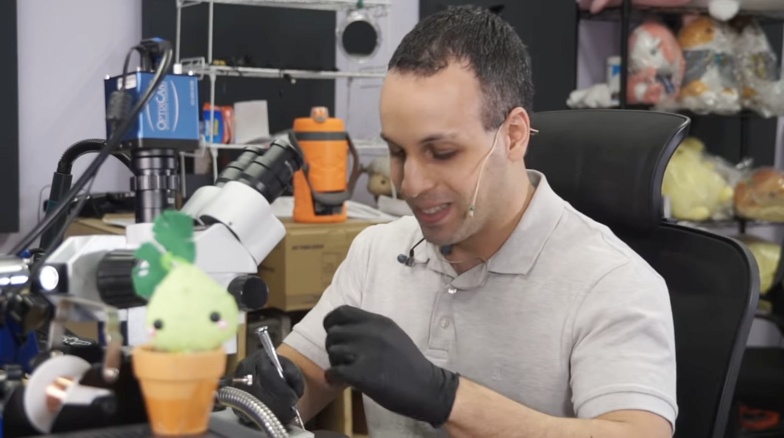 YouTuber Smashes MacBook to Teach Free Repair Skills 4 Louis is thoughtful and willing to help those who can’t afford repairs