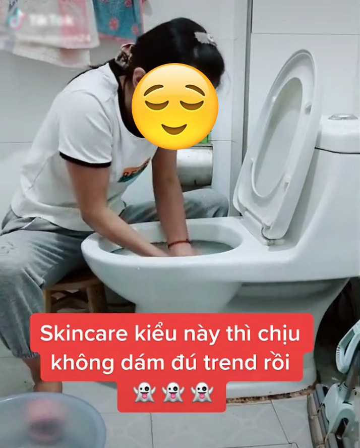 At the end of the clip, she even rinses her mouth with toilet water
