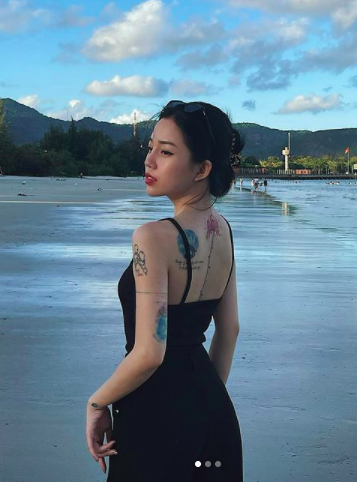 Linh Ngọc Đàm showing off her tattoos