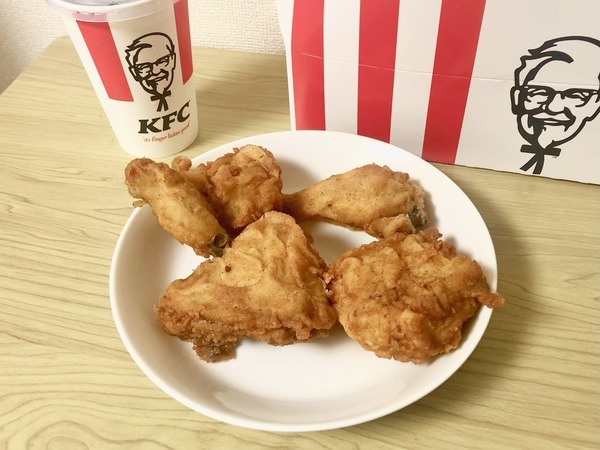 Gamer Crafts Epic Weapon Using KFC Chicken Bones 1 A typical KFC meal