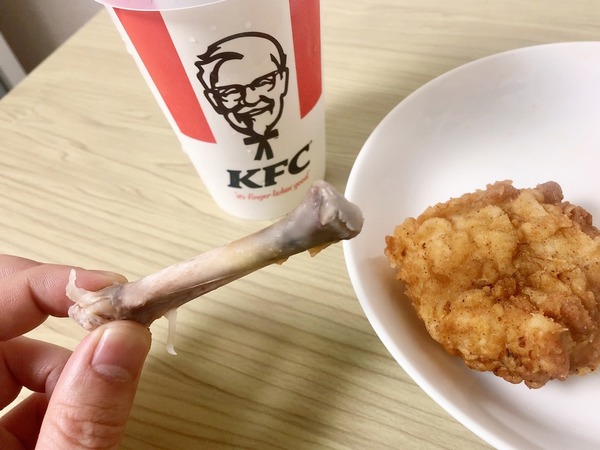 Gamer Crafts Epic Weapon Using KFC Chicken Bones 2 Chicken bones that seem useless but surprisingly become an impressive piece of art