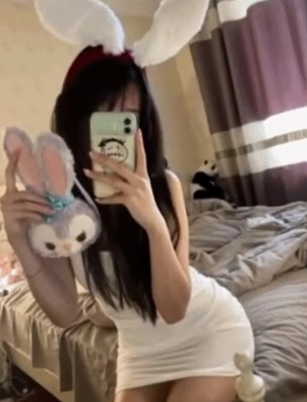 TikTok Star Xiao Meng Loses It All After One Selfie Slip-Up 2 The selfie that destroyed her career