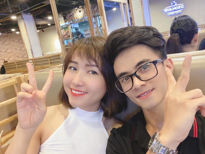 While MisThy enjoys single life and Linh Ngoc Dam recently broke up, Uyen Pu is happily married with her first son.