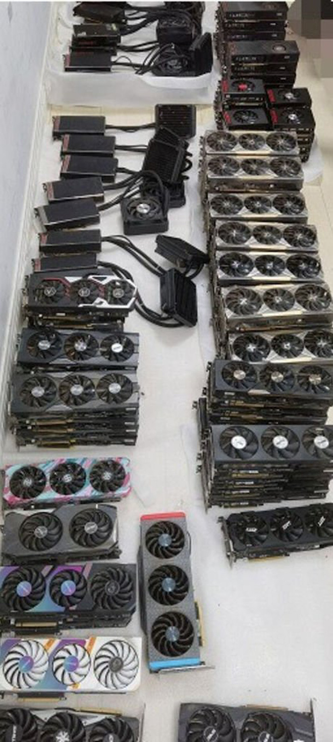 Chinese crypto miners liquidating large batches of mining rigs