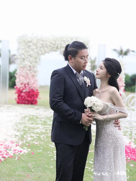 Engagement ceremony of Xiao Chu and her fiancé