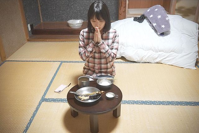 Stunning YouTuber Shocks Fans with Her Struggling Life 5 Niku's everyday meal