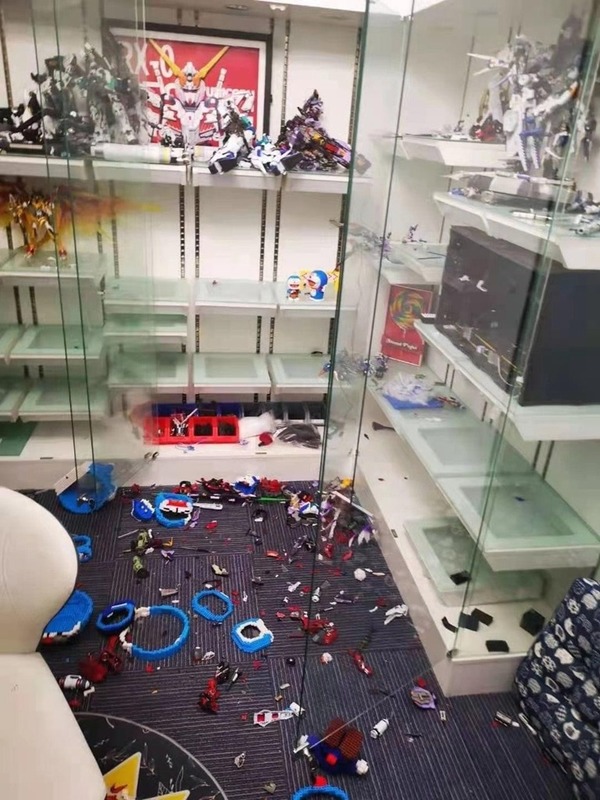 Wife Smashes Husband’s Million-Dollar Gundam Collection Over Gaming 1 Close-up of Gundam collection destroyed and shared on social media