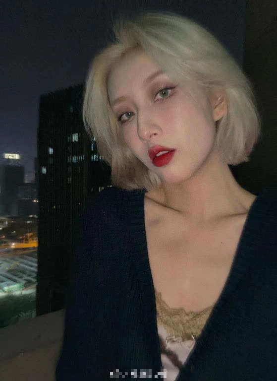 Chinese Model Tiểu Hồng Shares Shocking Abuse Photos from Boyfriend 1 Tia Hng - The main figure in the story