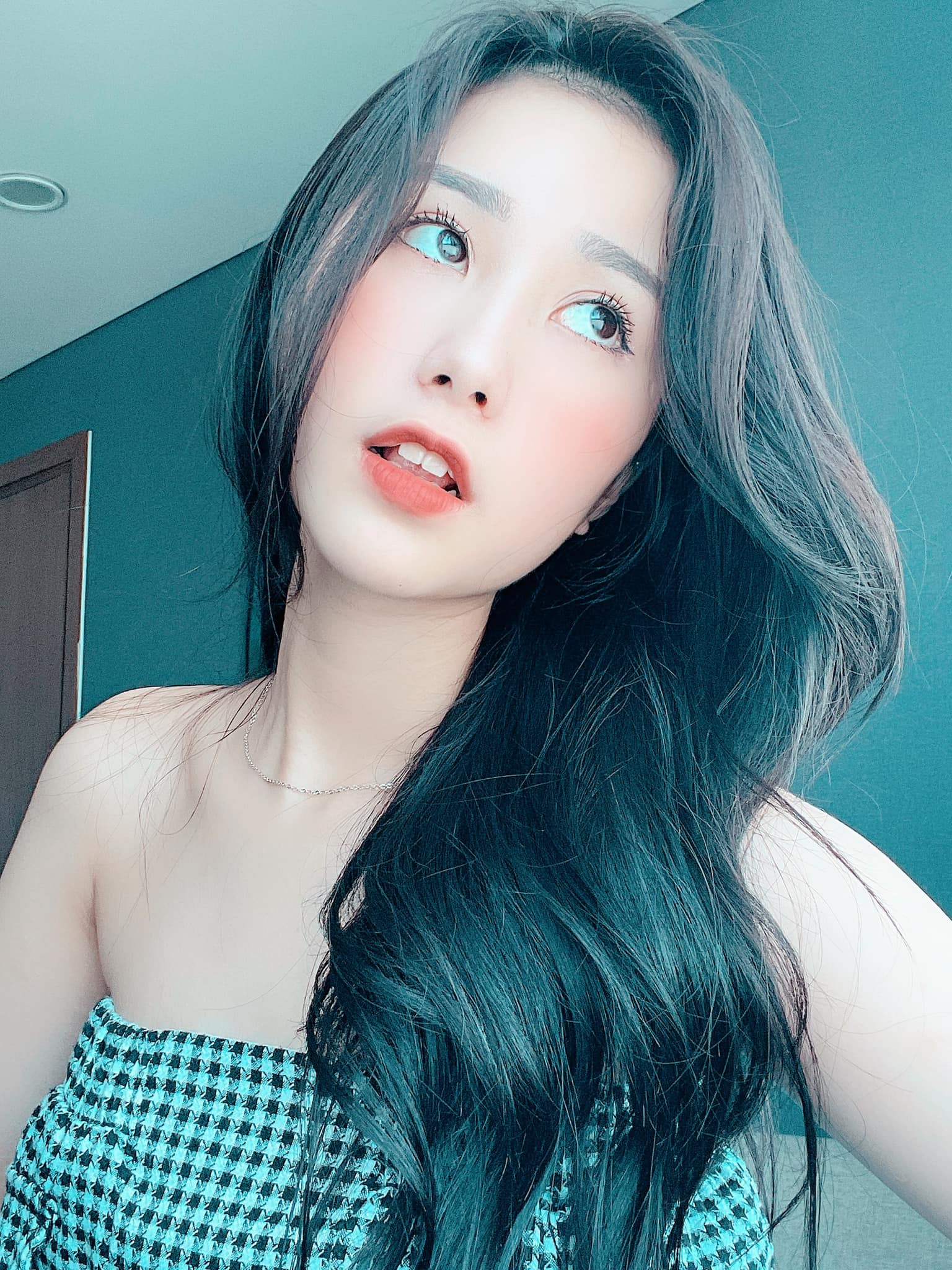 Close-up of the hot girl’s real-life beauty