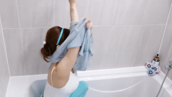 YouTuber Ssoyoung Struggles With 10kg Live Octopus Gift 6 photo 1 1626873822301893210294