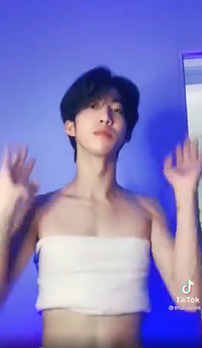 Tiểu Hí’s dance unexpectedly inspired many guys to join in