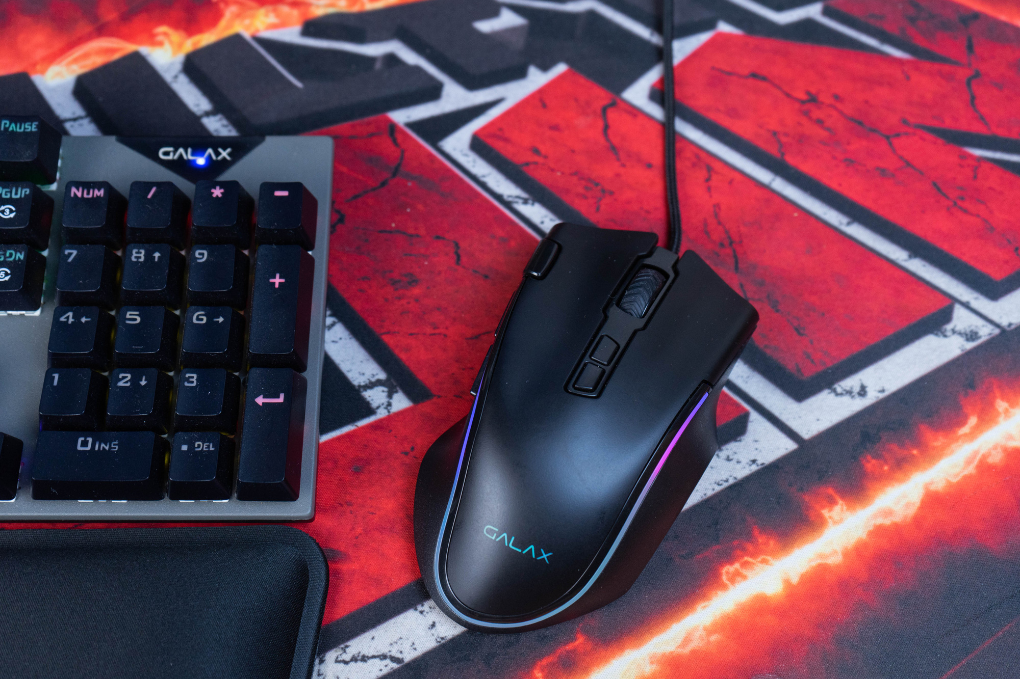 Slider-01 mouse looks big but feels light
