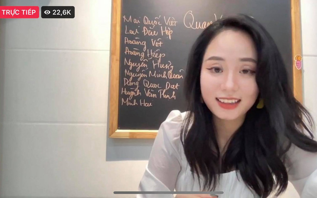 Thousands, even hundreds of thousands watch teacher Minh Thu's live streams