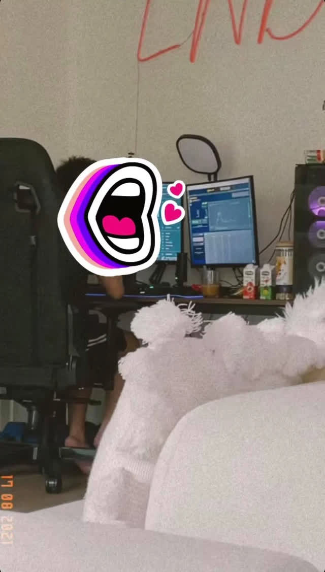Linh Ngọc Đàm Hints at New Relationship While Ex Flirts Online 2 Linh Ngọc Đàm hints new relationship