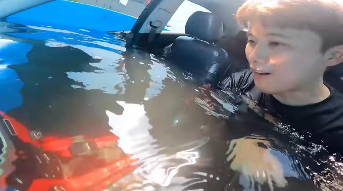YouTuber Risks It All to Test Escaping a Sinking Car 2 Testing if car doors open easily when submerged