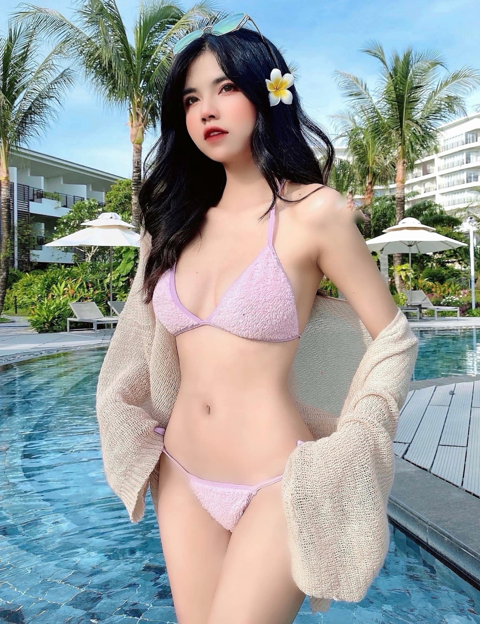 Mai Dora posing
