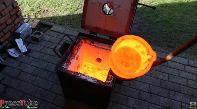 Lava heated to 1,400 degrees Celsius ready for the experiment