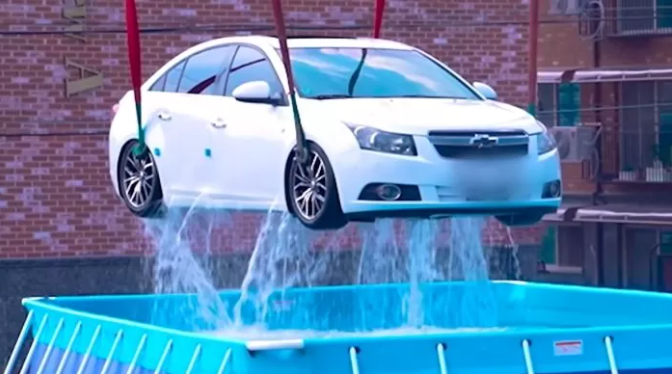 YouTuber Risks It All to Test Escaping a Sinking Car 1 YouTuber's experiment