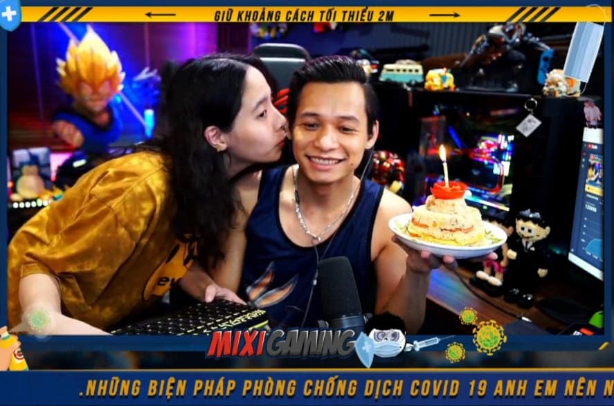 Độ Mixi’s Sweet Birthday Stream Wins Fans’ Hearts 2 2411777458921826714029797374290451296578504n 1631417361951452904469 1
