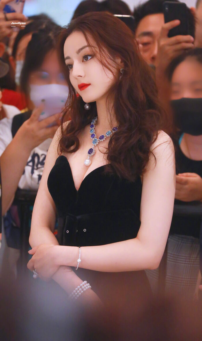 Dilraba Dilmurat’s goddess-like beauty