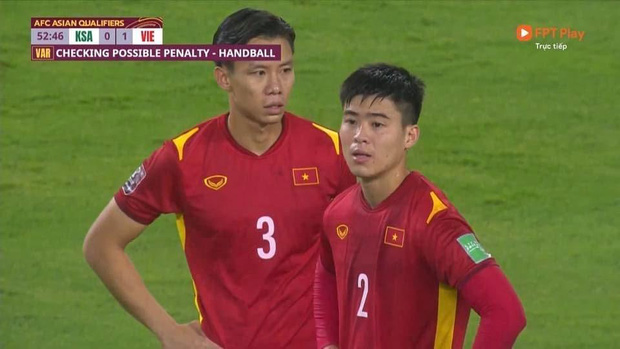 Duy Mạnh red card moment