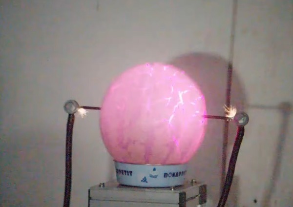 Watermelon changes color after being electrified