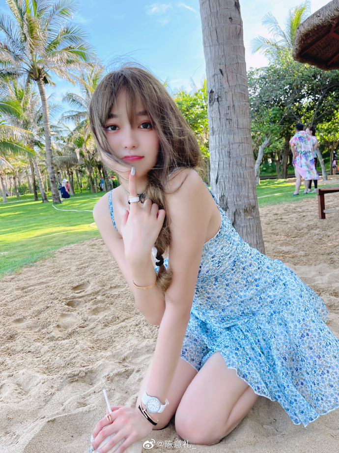 The hot girl’s usual online photos